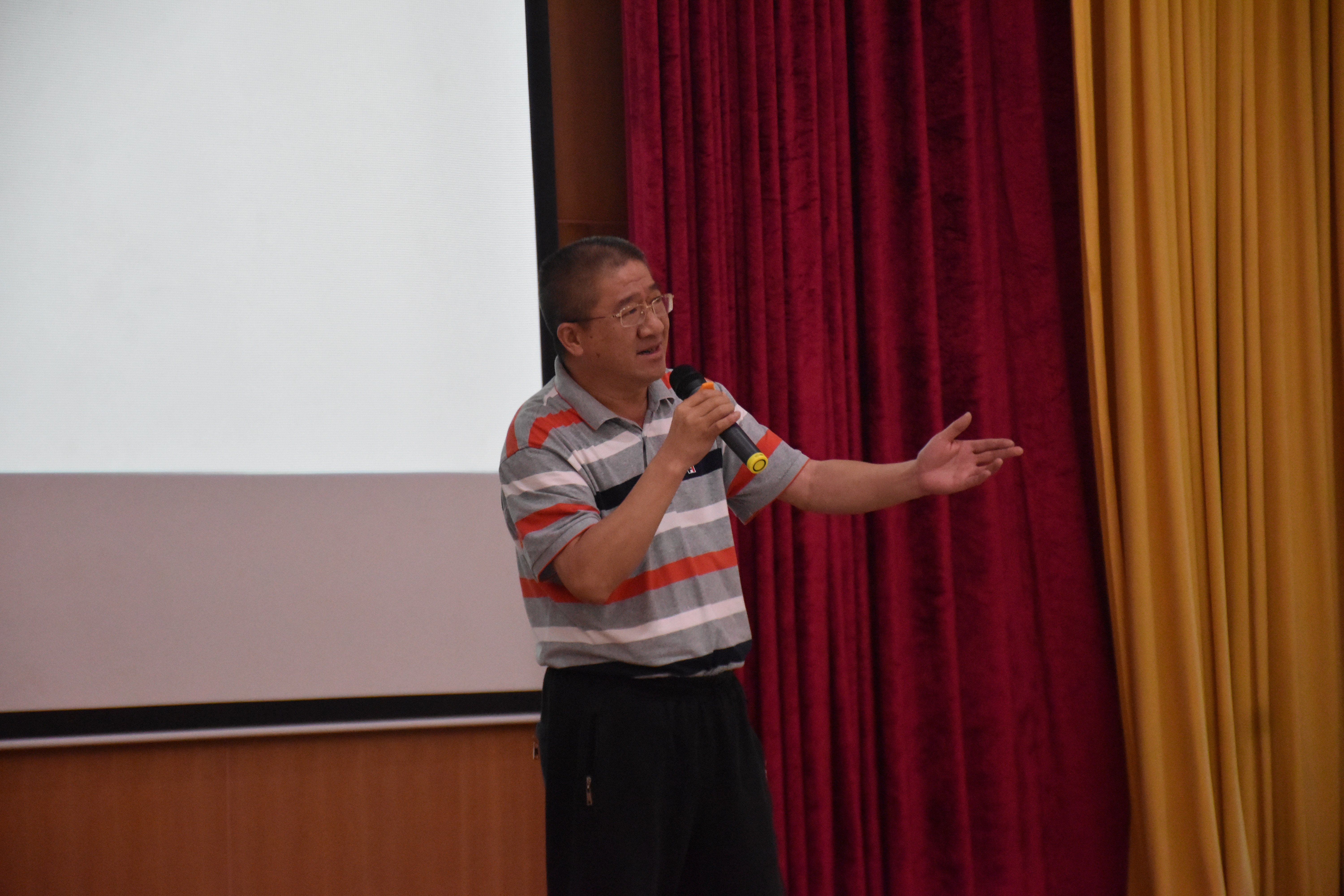 靖辉老师朗诵《钢铁是怎样炼成的（选段）》